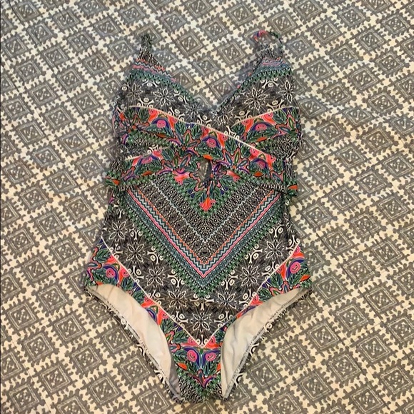Laundry By Shelli Segal Other - One piece . Never worn! Bathing suit LAUNDRY Laundry By Shelli Segal Other - One piece . Never worn! Bathing suit LAUNDRY